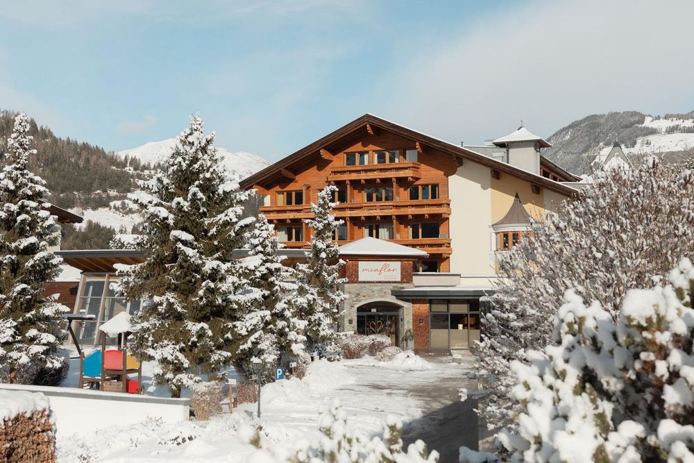Silvesterurlaub mit Skipass 2026/27 in Ried im Oberinntal – miaflor Familien- & Aktivresort
